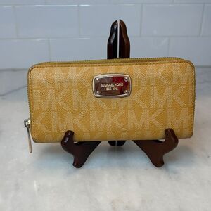 Michael Wallet Kors Yellow Signature Logo Saffiano Leather Full Zip Continental